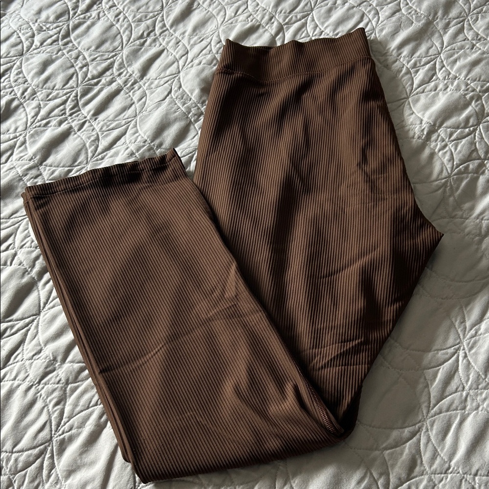 Old Navy Powersoft/Go Dry leggings ( side splits)